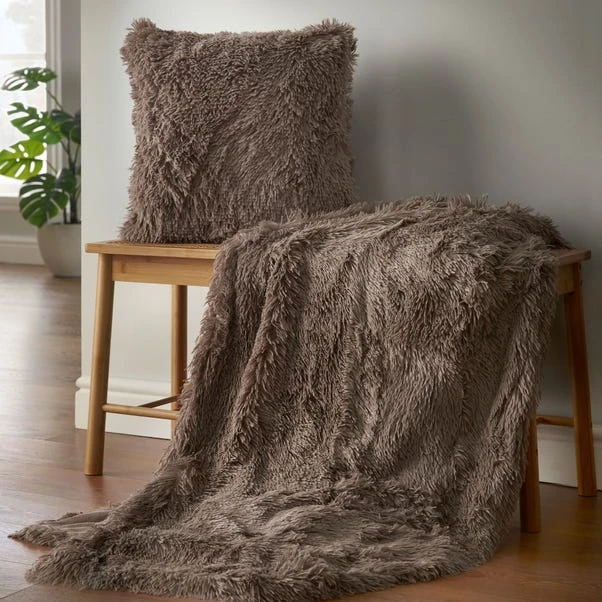 Catherine Lansfield Cuddly Deep Pile Throw 3 Catherine Lansfield Cuddly Deep Pile Throw - Image 3