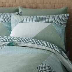 Catherine Lansfield Larsson Geo Reversible Duvet Cover And Pillowcase Set -Catherine Lansfield 30757646 alt01