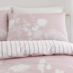 Catherine Lansfield Meadow Sweet Floral Reversible Duvet Cover And Pillowcase Set 37 Catherine Lansfield Meadow Sweet Floral Reversible Duvet Cover And Pillowcase Set -Catherine Lansfield 30771729 alt01