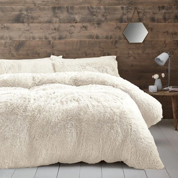 Catherine Lansfield Cuddly Faux Fur Duvet Cover & Pillowcase Set 7 Catherine Lansfield Cuddly Faux Fur Duvet Cover & Pillowcase Set - Image 7