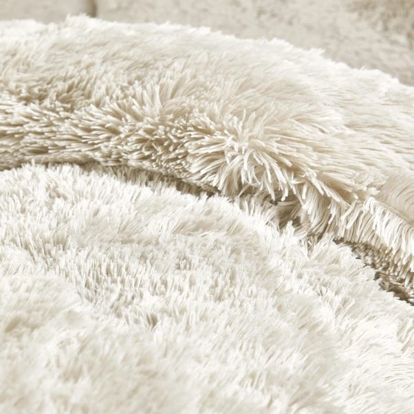 Catherine Lansfield Cuddly Faux Fur Duvet Cover & Pillowcase Set 10 Catherine Lansfield Cuddly Faux Fur Duvet Cover & Pillowcase Set - Image 10