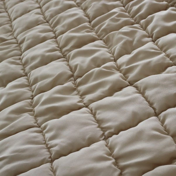 Catherine Lansfield Puffer 3.5 Tog Duvet Cover & Pillowcase Set 3 Catherine Lansfield Puffer 3.5 Tog Duvet Cover & Pillowcase Set - Image 3