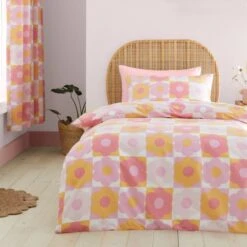 Catherine Lansfield Retro Daisy Duvet Cover And Pillowcase Set 14 Catherine Lansfield Retro Daisy Duvet Cover And Pillowcase Set -Catherine Lansfield 30932013 alt02