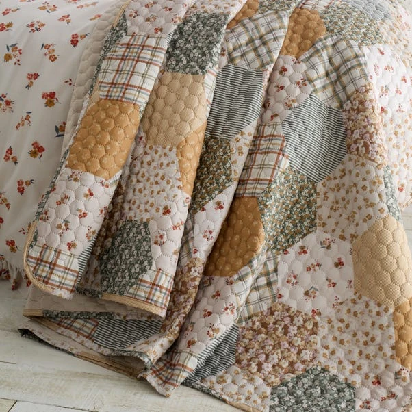 Catherine Lansfield Floral Patchwork Bedspread 2 Catherine Lansfield Floral Patchwork Bedspread - Image 2