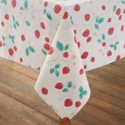 Catherine Lansfield Strawberry Garden Tablecloth 13 Catherine Lansfield Strawberry Garden Tablecloth -Catherine Lansfield 30960815 alt01