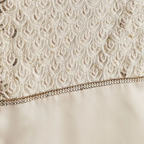 Catherine Lansfield Deco Sequin Table Runner 7 Catherine Lansfield Deco Sequin Table Runner - Image 7