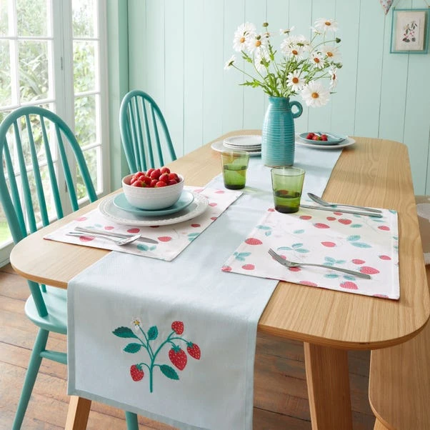 Catherine Lansfield Set Of 4 Strawberry Garden Placemats 2 Catherine Lansfield Set Of 4 Strawberry Garden Placemats - Image 2