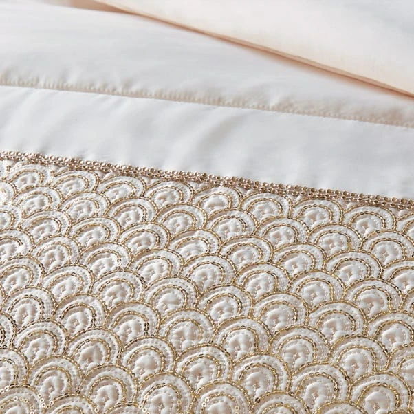 Catherine Lansfield Deco Sequin Quilted Bedspread 7 Catherine Lansfield Deco Sequin Quilted Bedspread - Image 7