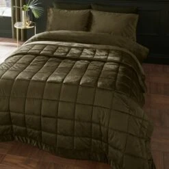 Catherine Lansfield Kingsley Matt Velvet Quilted Bedspread 20 Catherine Lansfield Kingsley Matt Velvet Quilted Bedspread -Catherine Lansfield 30962877