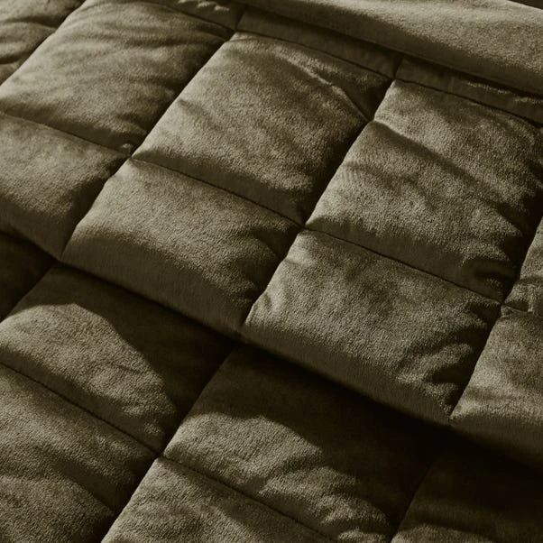 Catherine Lansfield Kingsley Matt Velvet Quilted Bedspread 7 Catherine Lansfield Kingsley Matt Velvet Quilted Bedspread - Image 7