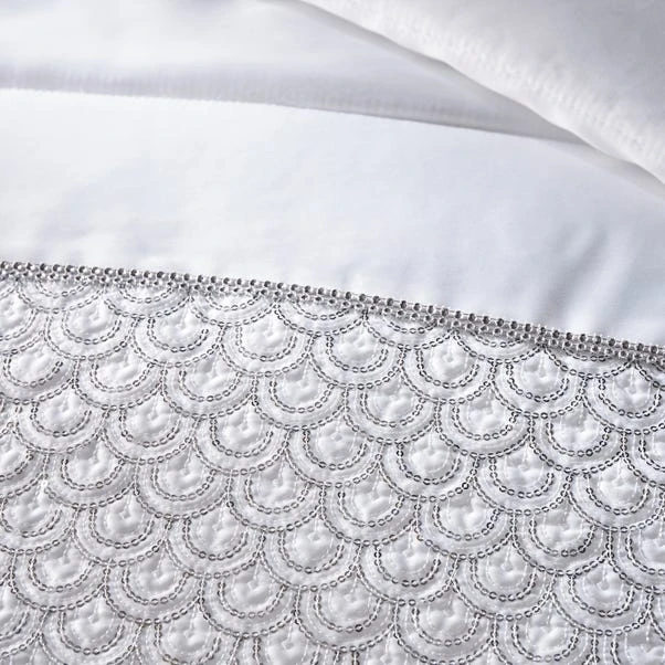 Catherine Lansfield Deco Sequin Quilted Bedspread 3 Catherine Lansfield Deco Sequin Quilted Bedspread - Image 3