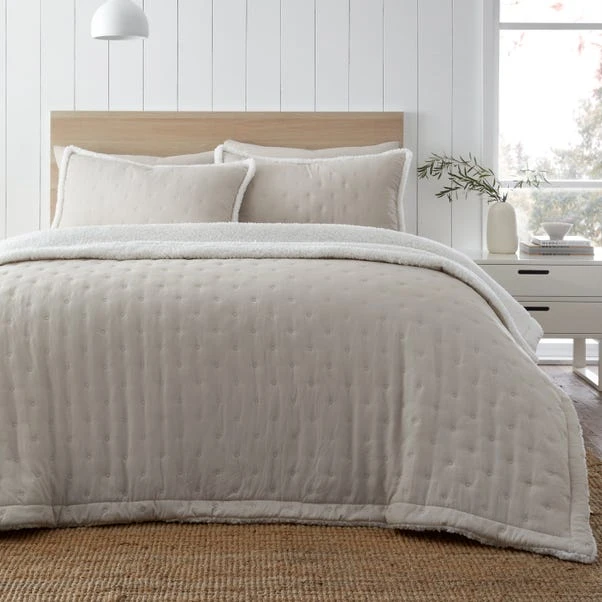 Catherine Lansfield Cosy Nori Soft Sherpa Bedspread 6 Catherine Lansfield Cosy Nori Soft Sherpa Bedspread - Image 6