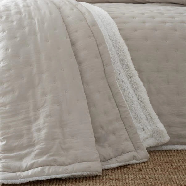 Catherine Lansfield Cosy Nori Soft Sherpa Bedspread 9 Catherine Lansfield Cosy Nori Soft Sherpa Bedspread - Image 9