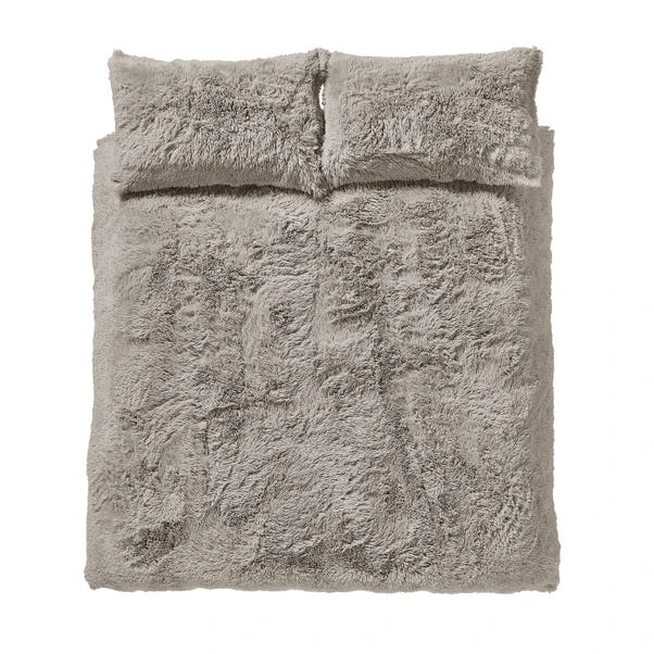 Catherine Lansfield Super Kingsize Cuddly Faux Fur Duvet Cover And Pillowcase Set 5 Catherine Lansfield Super Kingsize Cuddly Faux Fur Duvet Cover And Pillowcase Set - Image 5