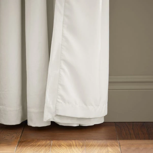 Catherine Lansfield Kingsley Matt Velvet Eyelet Curtains 15 Catherine Lansfield Kingsley Matt Velvet Eyelet Curtains - Image 15
