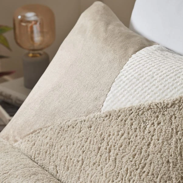 Catherine Lansfield Cosy Larsson Geo Fleece Duvet Cover And Pillowcase Set 13 Catherine Lansfield Cosy Larsson Geo Fleece Duvet Cover And Pillowcase Set - Image 13