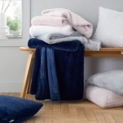 Catherine Lansfield Glamour Fur Square Cushion -Catherine Lansfield 30969836 alt08