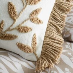 Catherine Lansfield Tufted Sorrel Leaf Cushion -Catherine Lansfield 30974221 alt01