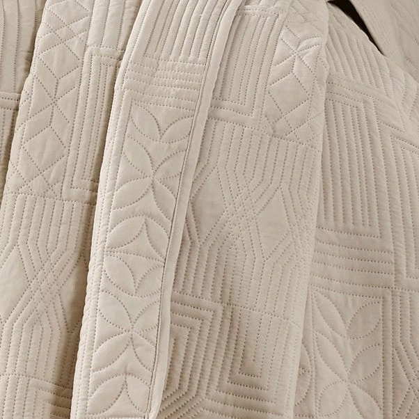 Catherine Lansfield Folkstone Geo Bedspread 2 Catherine Lansfield Folkstone Geo Bedspread - Image 2