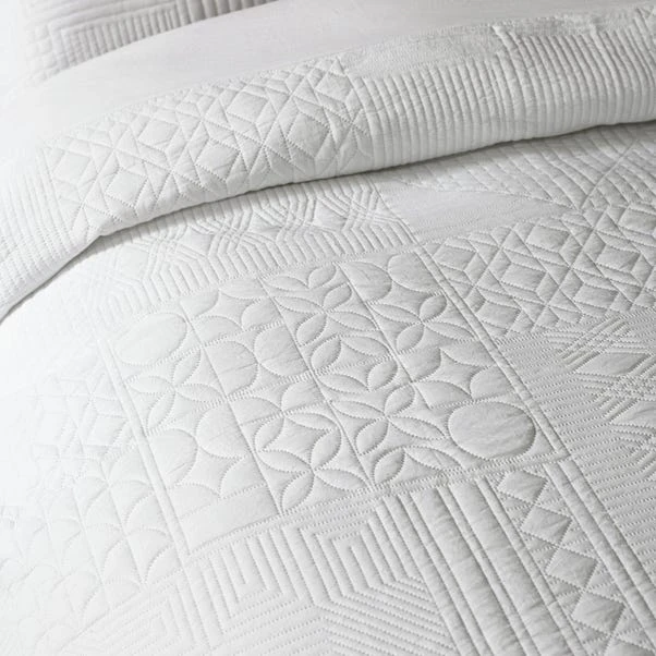 Catherine Lansfield Folkstone Geo Duvet Cover & Pillowcase Set 10 Catherine Lansfield Folkstone Geo Duvet Cover & Pillowcase Set - Image 10