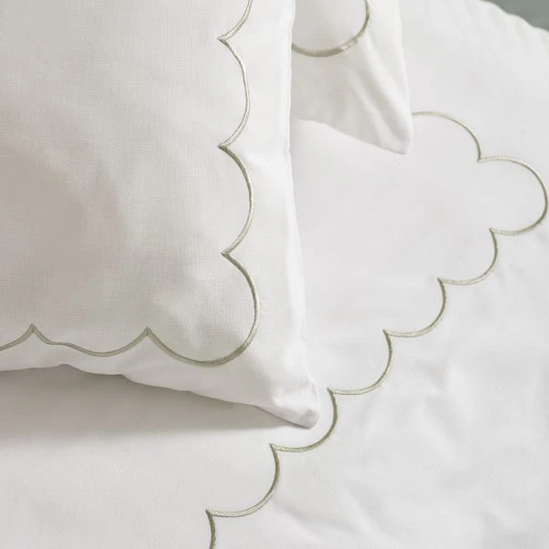 Catherine Lansfield Scallop Border Duvet Cover & Pillowcase Set 3 Catherine Lansfield Scallop Border Duvet Cover & Pillowcase Set - Image 3